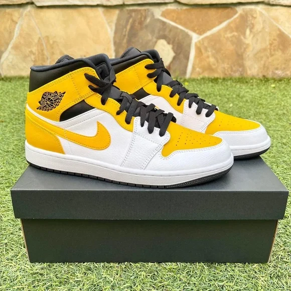 Men’s Nike air jordan 1 mid white yellow shoes - Picture 3 of 4